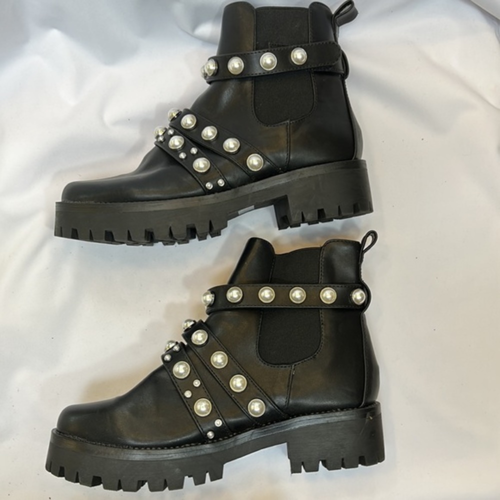 BP Kora 2 Black and Pearl Lug Chelsea Combat Boots-Size 8.5 M NWOB